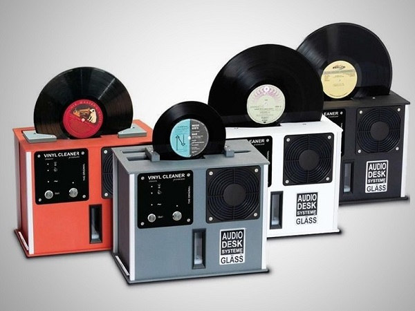 Audio Desk Systeme Vinyl Cleaner Premium: Cỗ máy làm sạch đĩa than tựa như người thợ lặng lẽ nâng niu từng vòng quay ký ức