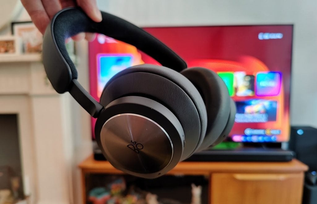 BO-Beoplay-Portal-held-up-1024x6.jpg